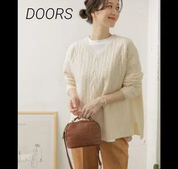 DOORS 해밀턴 울 아란 패턴 니트 화이트 V넥 루즈핏