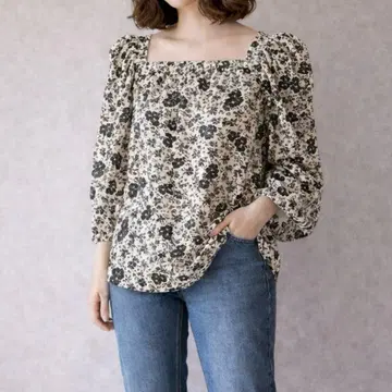 피프스 [M] 새상품 시크한 플라워 프린트 스퀘어넥 파워숄더 블라우스