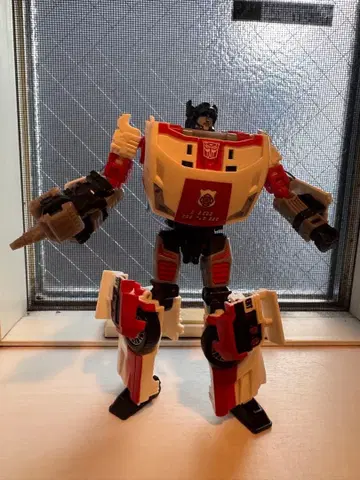 [ 해외판 ] 트랜스포머 제너레이션 디럭스 클래스 레드 알림