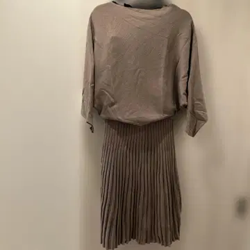 베이지 플리츠 셋업