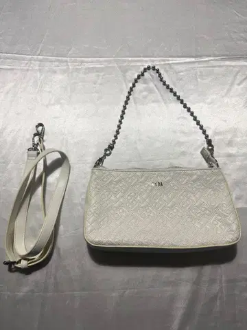 GYDA 화이트 숄더백