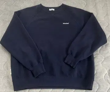 BrokenBase 네이비 맨투맨