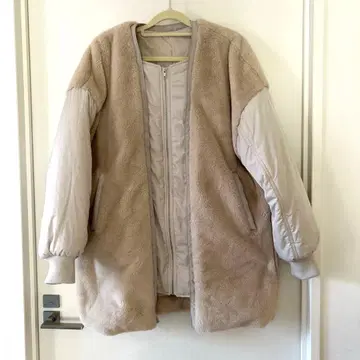 새상품급 루즈핏 퍼 절개 코트