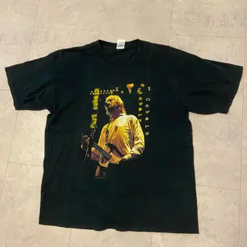 커트 코베인 2004년 티셔츠