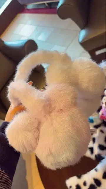 화이트 퍼 귀도리 디즈니