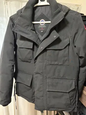CANADA GOOSE 블랙 다운 자켓 M 사이즈