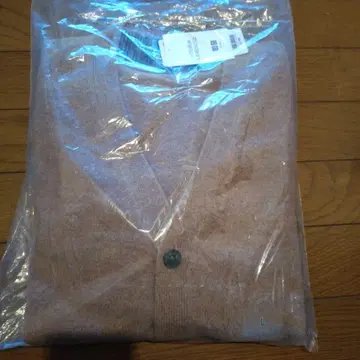 유니클로 프리미엄 라무 V넥 가디건