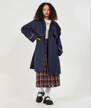 네이비 트렌치코트 체크 옷깃