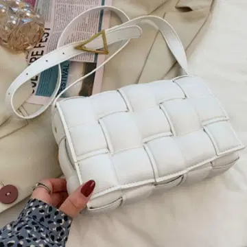 미사용 새상품 화이트 뜨개질 숄더백