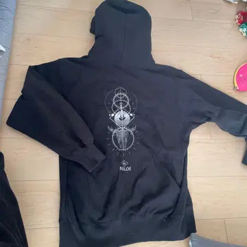 그래픽 프린트 후드티 블랙