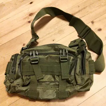 올리브 그린 밀리터리 스타일 숄더백 아웃도어