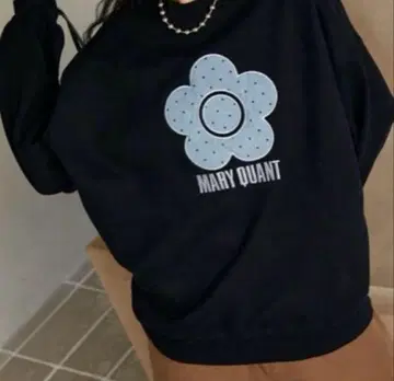 마리콴트 도트 데이지 로고 맨투맨 블랙