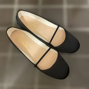 SPELTA 블랙 새틴 플랫슈즈