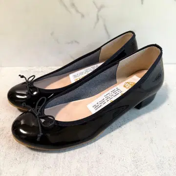 새상품급 farfalle 에나멜 펌프스 35 22.5cm 블랙