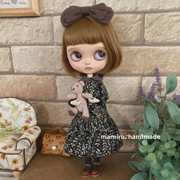 네오 브라이스 아웃핏 나무 열매가 귀여운 내추럴 블랙 원피스