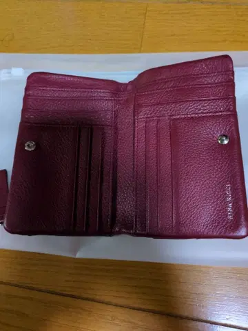 버건디 가죽 접이식 지갑