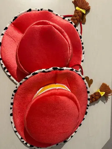 빨간색 캐릭터 모자 (트로피컬 장식 포함)