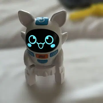 로봇형 완구 화이트