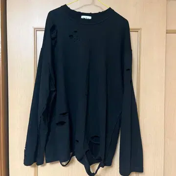 데미지 가공 블랙 긴팔 티셔츠 votus