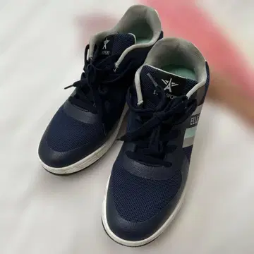 새상품급 ELLE SPORT 네이비 통굽 스니커즈