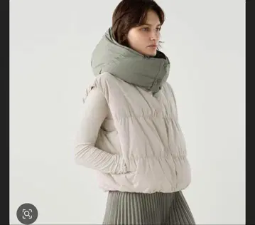 유니클로 C 라이트 베이지 노카라 유니클로 C 다운 크롭 베스트