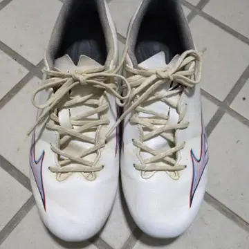 미즈노 축구화 화이트/멀티 컬러