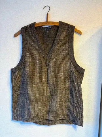 FRANK LEDER 브라운 V넥 슬리브리스 베스트