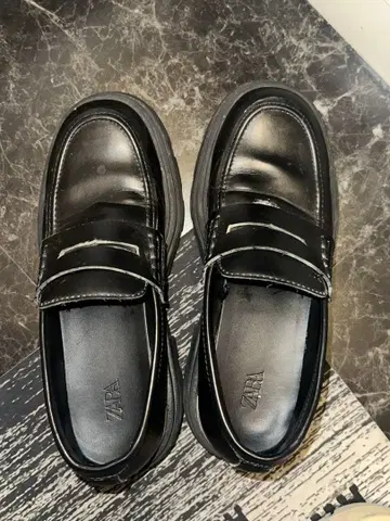 ZARA 블랙 통굽 로퍼
