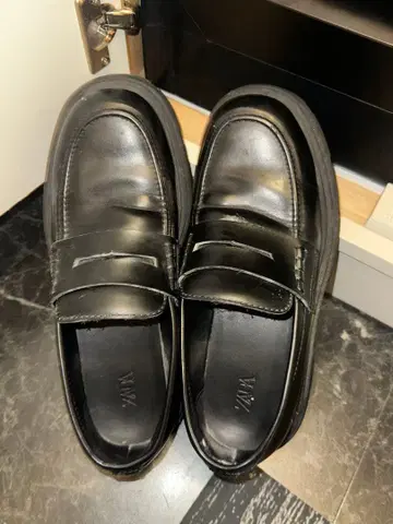 ZARA 블랙 통굽 로퍼