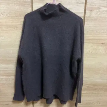 헤어리 하이넥 니트 다크 브라운