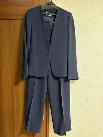 [ 새상품급 ] 플라스테 셋업 수트 노카라 와이드 팬츠 네이비