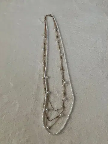 펄과 골드의 롱 목걸이