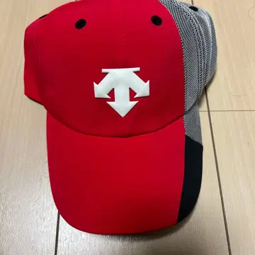 새상품 데상트 레드 메쉬 캡