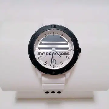 [ 새상품급 ] MARC JACOBS 손목시계 블랙/화이트