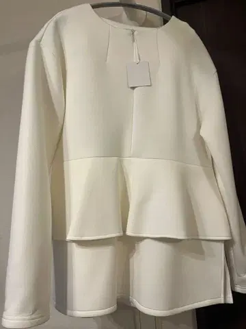 엠마 테일러 화이트 페플럼 튜닉