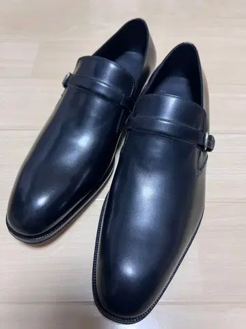 FERRAGAMO 블랙 가죽 로퍼