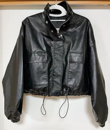 블랙 가죽 크롭 자켓