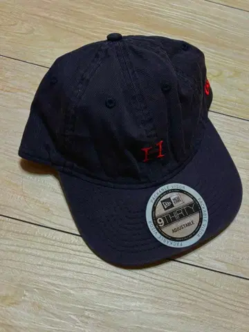[ NEWERA ] 할리우드 런치마켓 H 로고 캡
