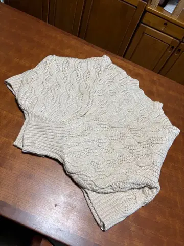 새상품 숏 기장 니트