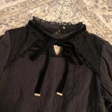 ROJITA 데콜테 트임 리본 초커 상의 다크코어 지뢰계