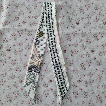 별 패턴 실크 터치 스카프