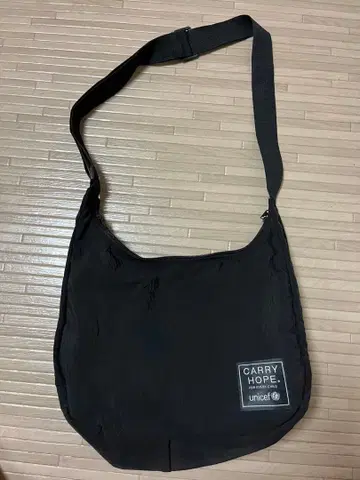 유니세프의 CARRY HOPE 숄더백