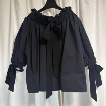 아메노치하레 네이비 오프숄더 블라우스