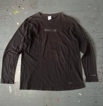 캘빈클라인 90s longsleeve tee