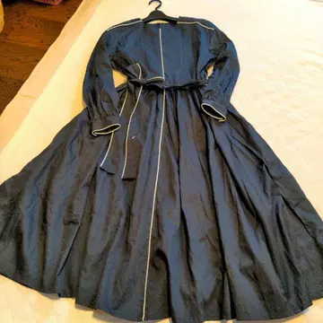 블랙 롱 개더 원피스 긴팔 파이핑 디자인 리본 벨트 포함