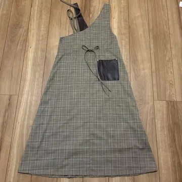 에이미 로우 비대칭 체크 슬리브리스 원피스 38