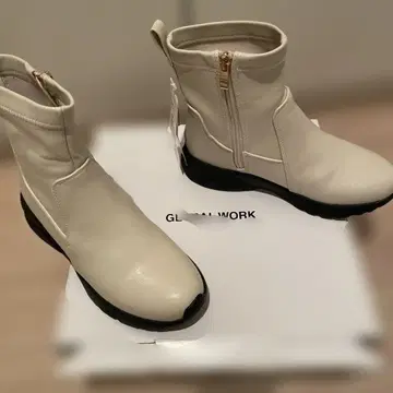 택 포함 새상품 GLOBAL WORK 화이트 부츠 S 사이즈