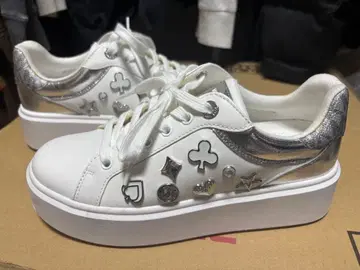 MICHAEL KORS 화이트 스니커즈