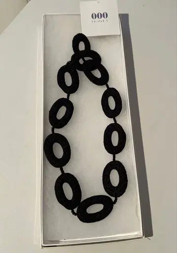 트리플 오버럴 블랙 실크 목걸이 새상품 박스 포함