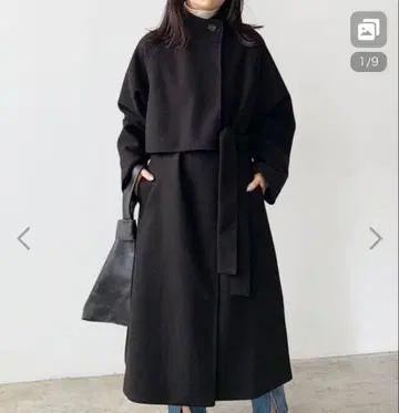 LIAN 스탠드 카라 코트 블랙